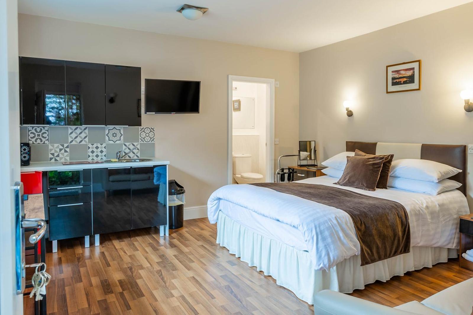 Windermere Studio Rooms - With Free Car Parking Onsite Экстерьер фото