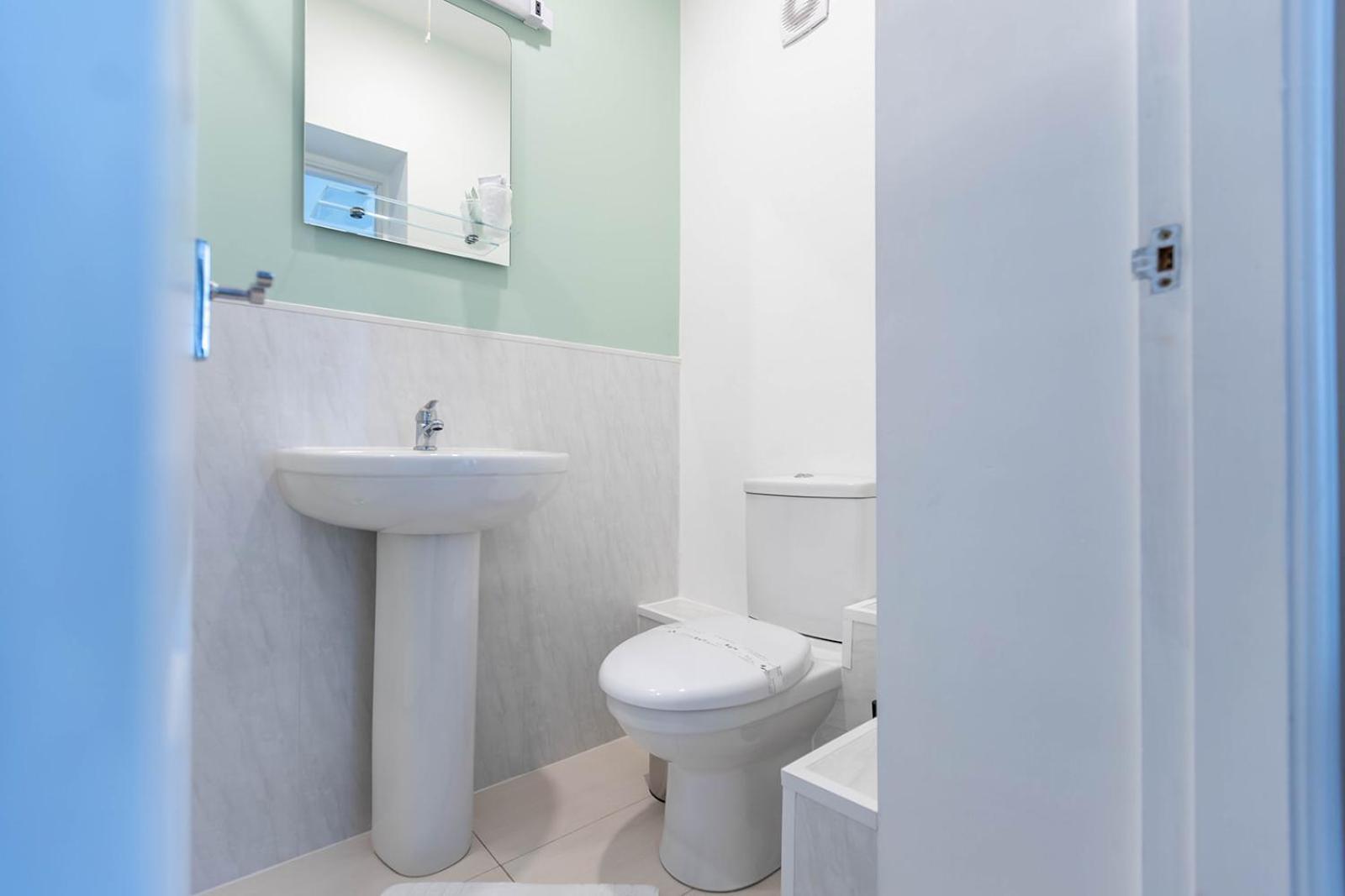 Windermere Studio Rooms - With Free Car Parking Onsite Экстерьер фото