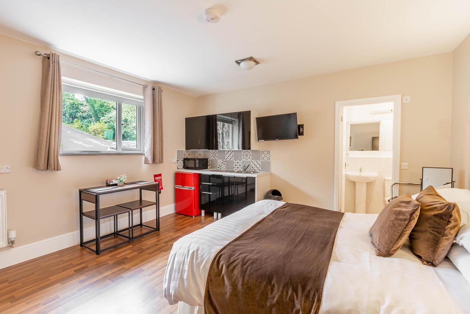 Windermere Studio Rooms - With Free Car Parking Onsite Экстерьер фото