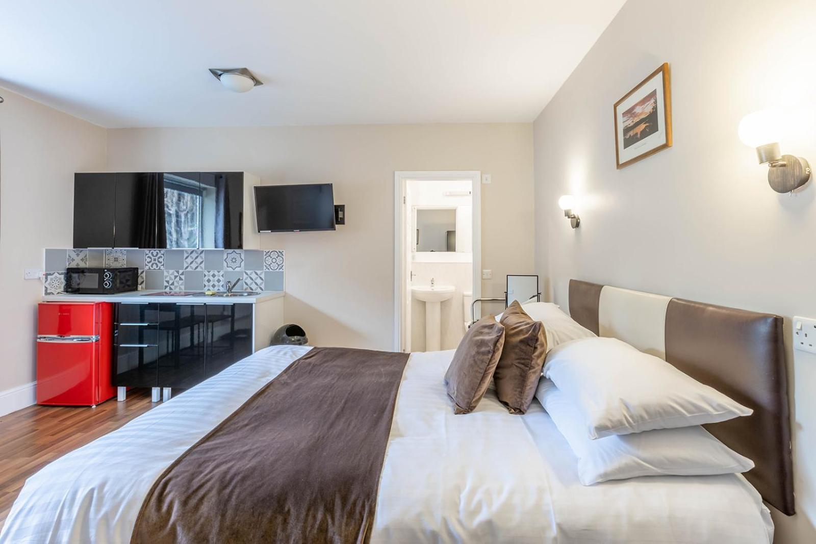 Windermere Studio Rooms - With Free Car Parking Onsite Экстерьер фото