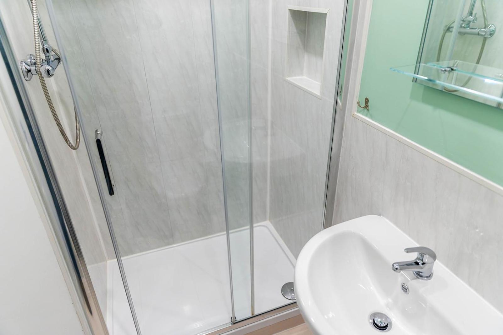 Windermere Studio Rooms - With Free Car Parking Onsite Экстерьер фото
