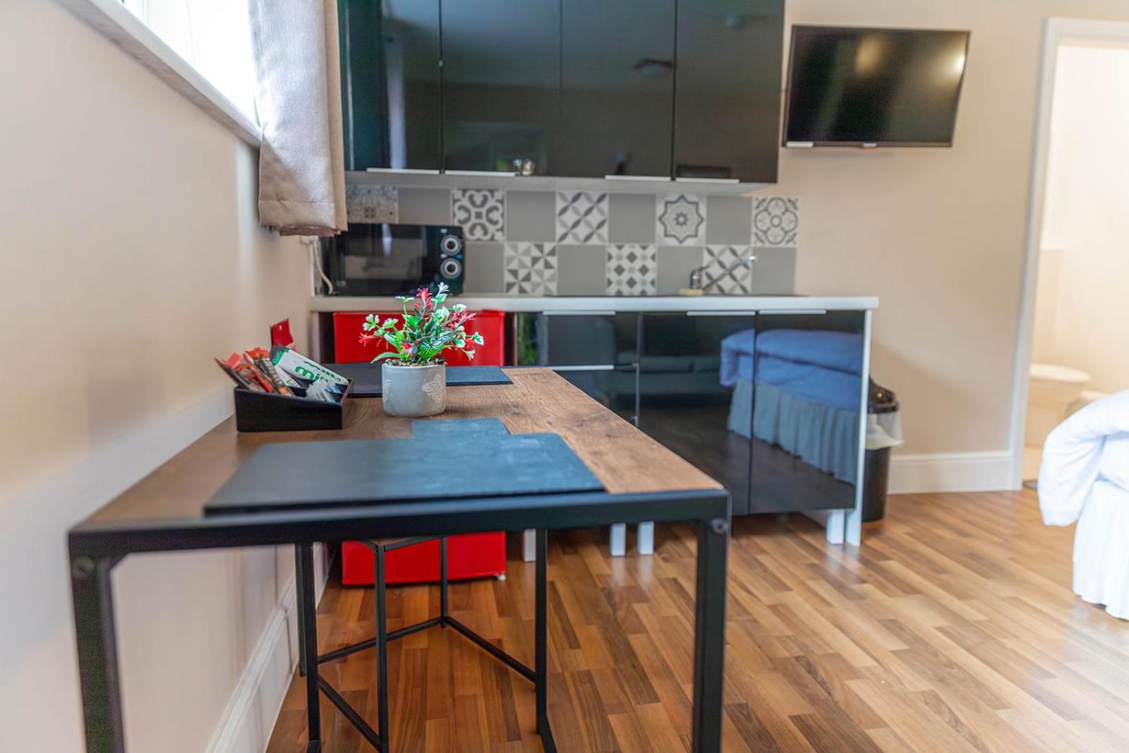 Windermere Studio Rooms - With Free Car Parking Onsite Экстерьер фото