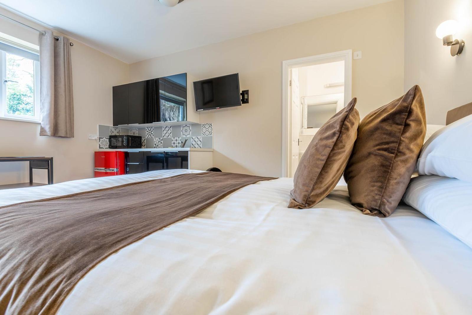 Windermere Studio Rooms - With Free Car Parking Onsite Экстерьер фото