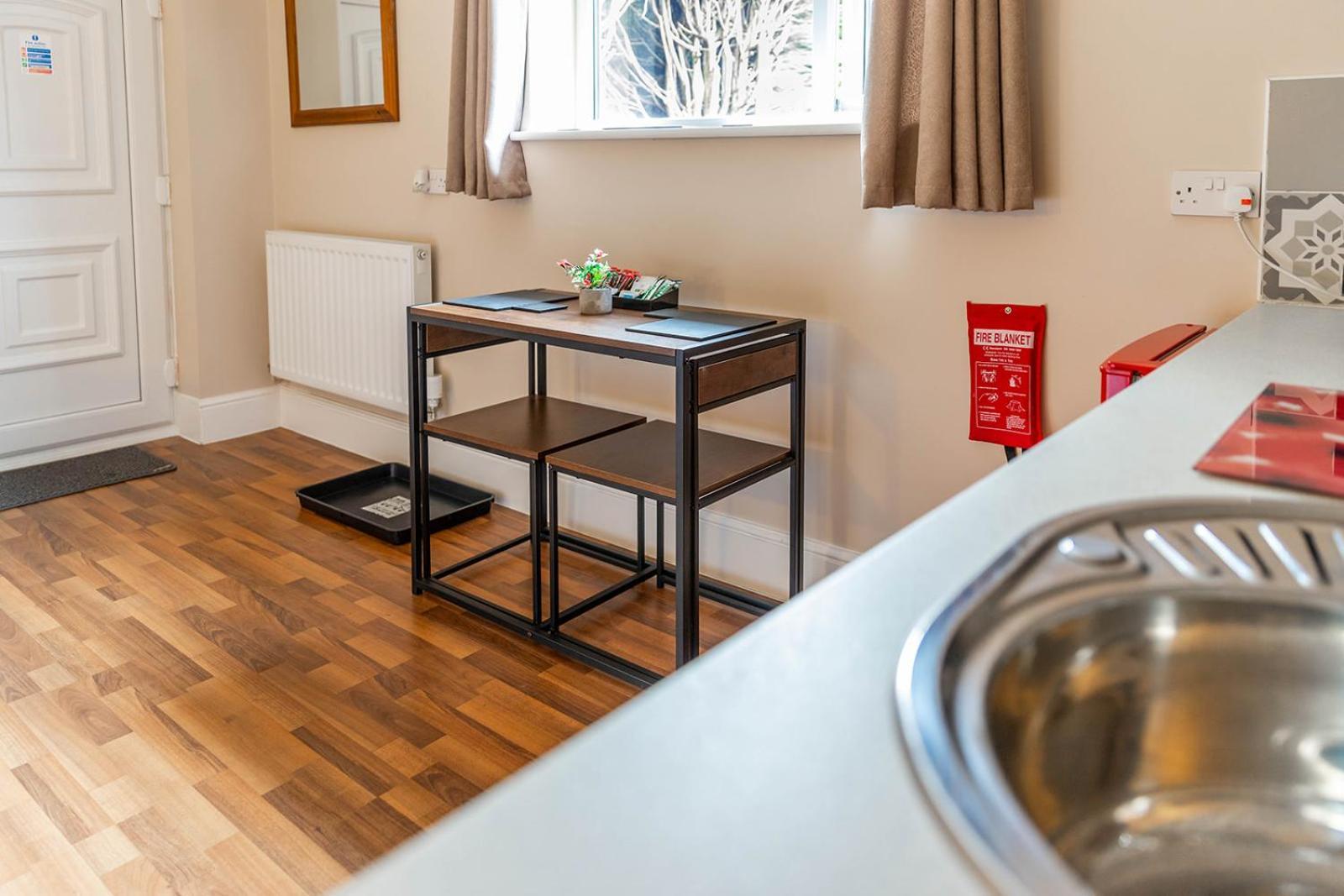 Windermere Studio Rooms - With Free Car Parking Onsite Экстерьер фото