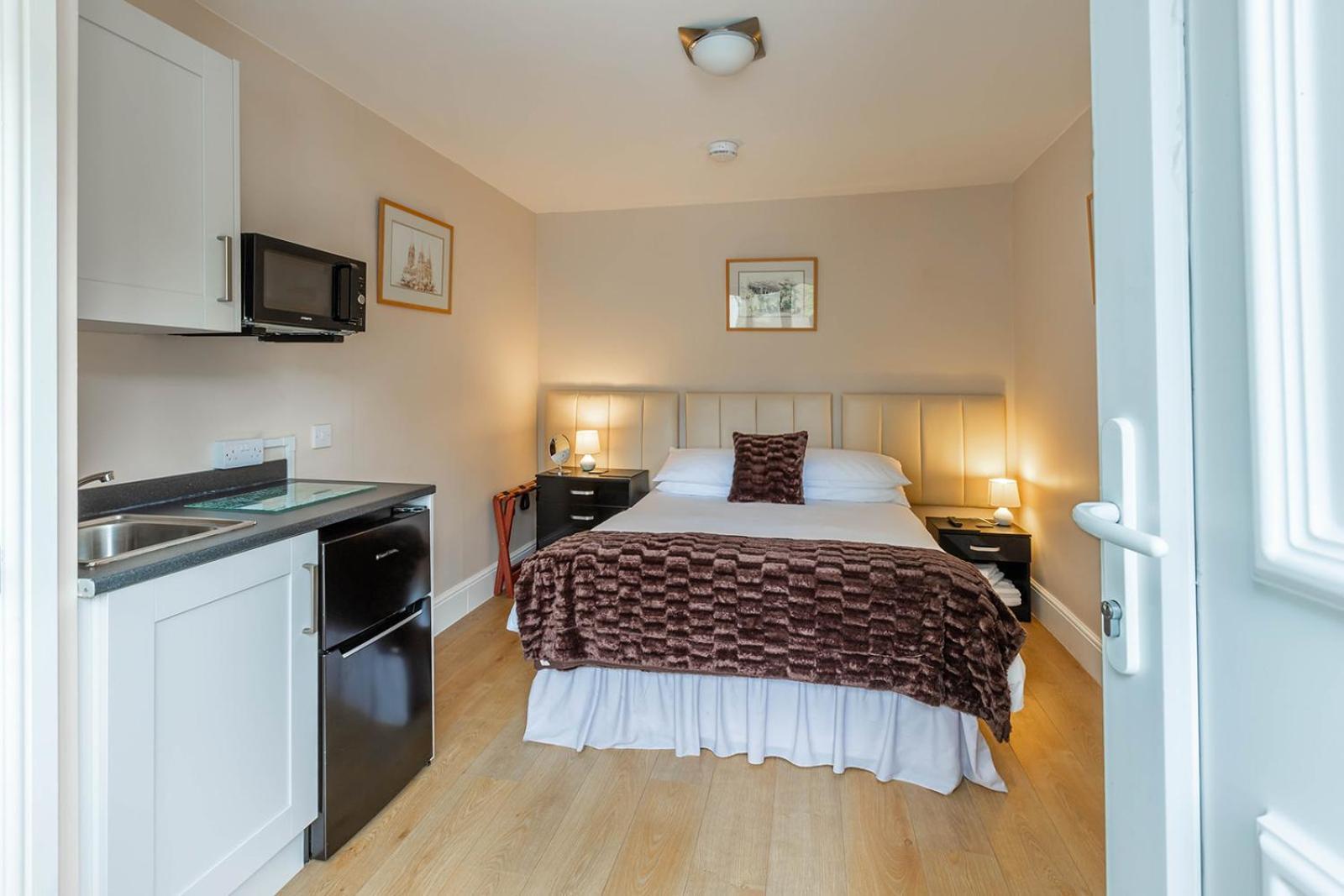 Windermere Studio Rooms - With Free Car Parking Onsite Экстерьер фото