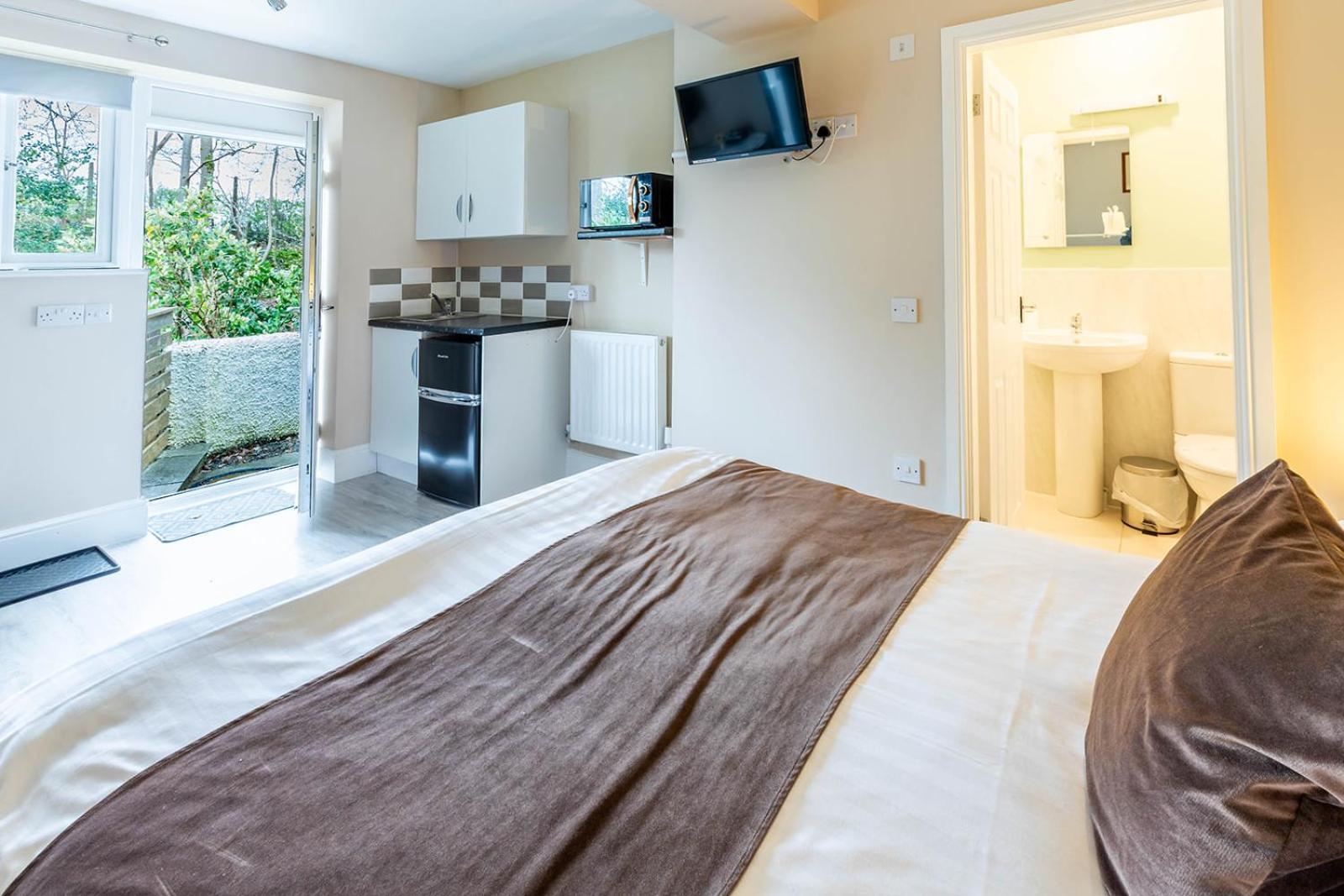 Windermere Studio Rooms - With Free Car Parking Onsite Экстерьер фото