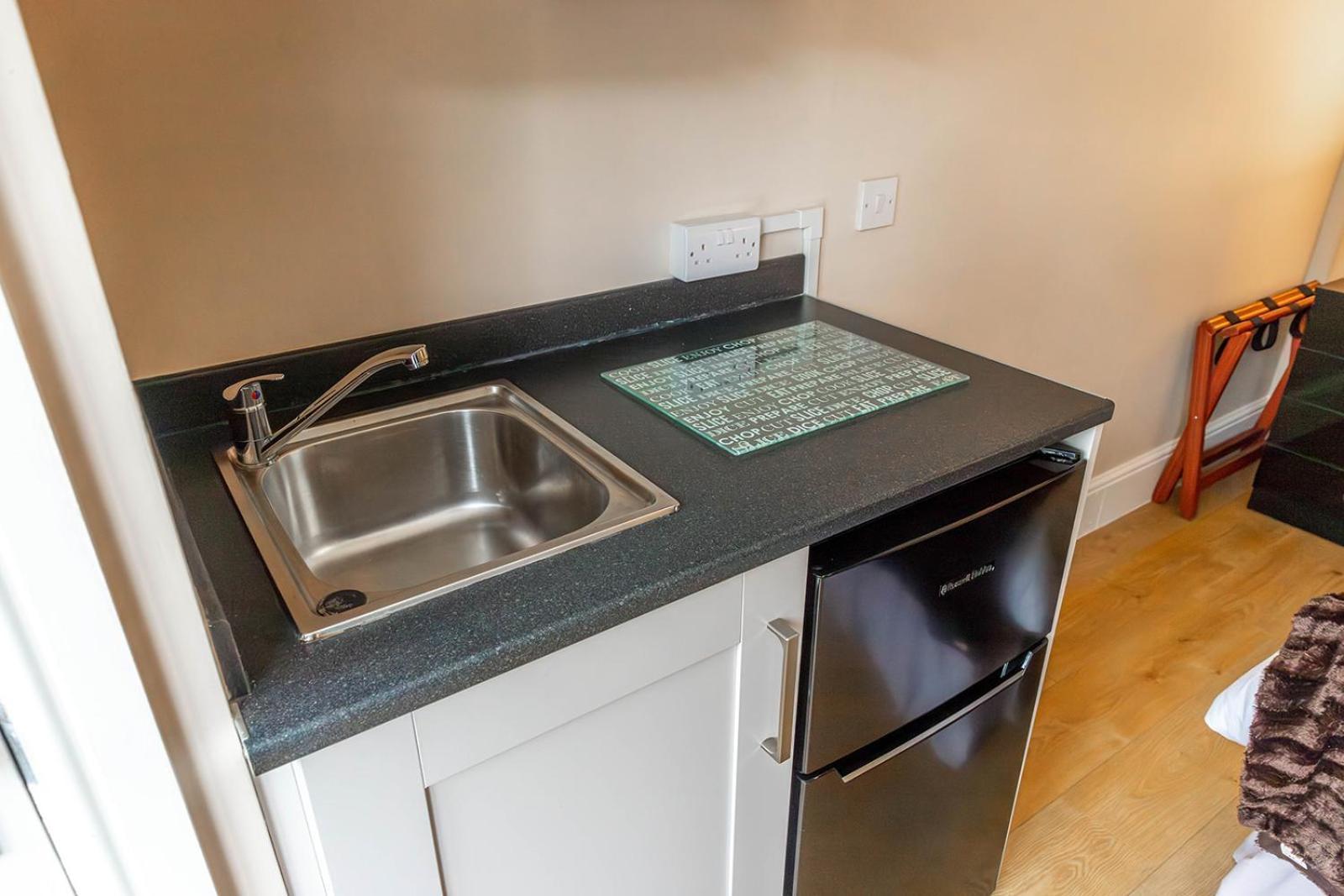Windermere Studio Rooms - With Free Car Parking Onsite Экстерьер фото